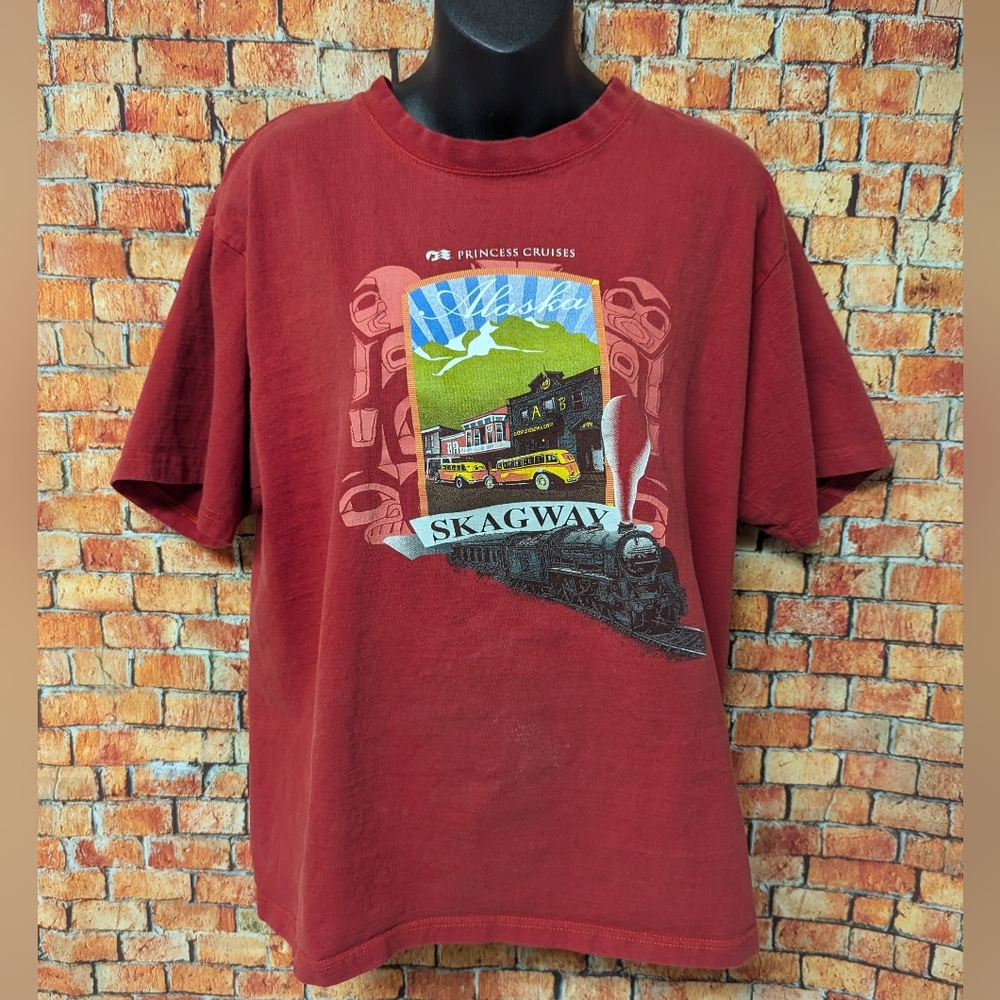 Skagway Alaska Princess Cruises Red Graphic T-Shirt Train Totem Pole Size Large